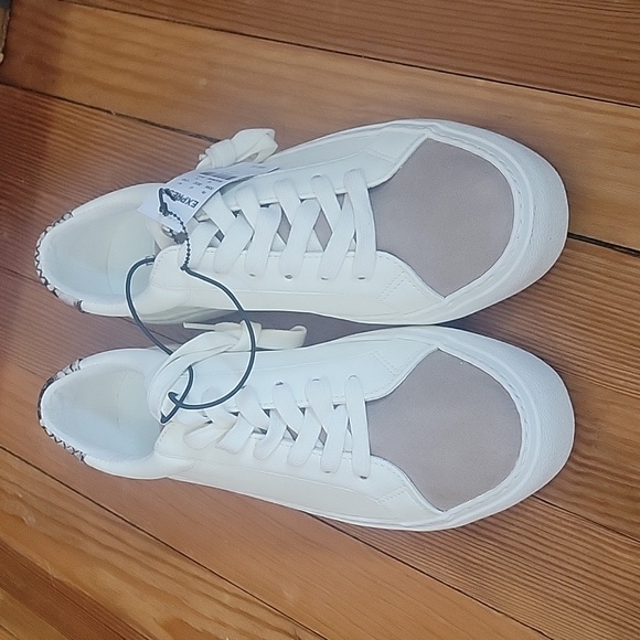 Express Sneakers - Picture 2 of 9